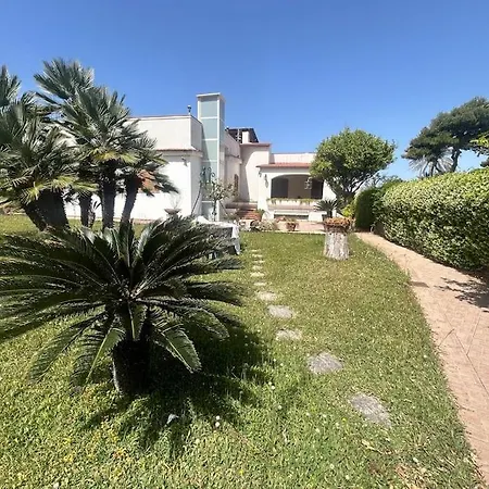 Con Giardino E Terrazza Villa