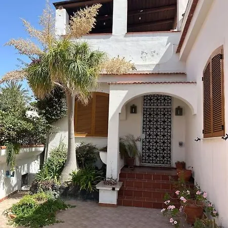 Villa Con Giardino E Terrazza *
