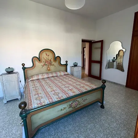 Villa Con Giardino E Terrazza *