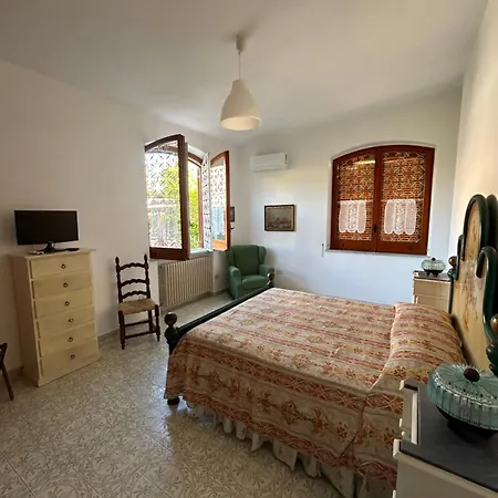 Villa Con Giardino E Terrazza *